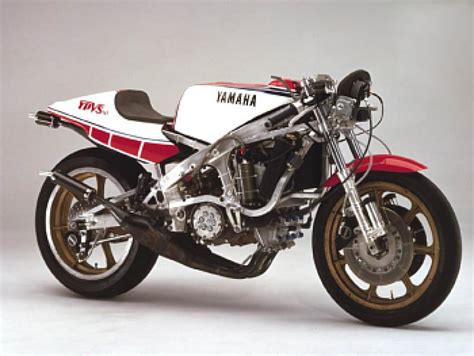 Yamaha RD 500 LC in livrea blu Sonauto