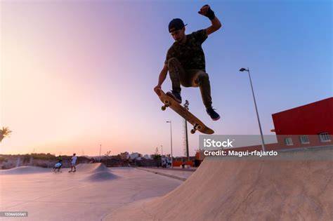 Skater su rampa skatepark Novara