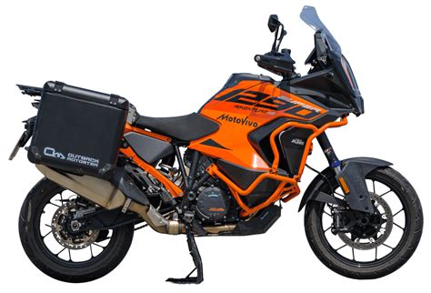 KTM 1290 Super Adventure in un paesaggio avventuroso
