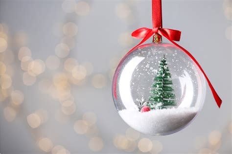 Pallina di Natale trasparente con decorazione interna in carta