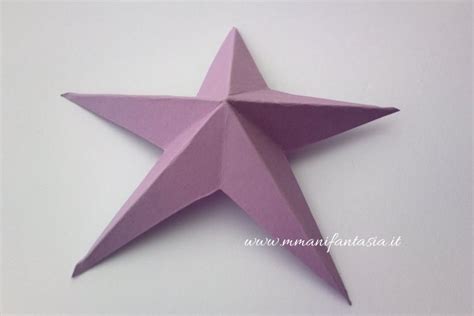 Stelle di carta kraft decorate con linee bianche