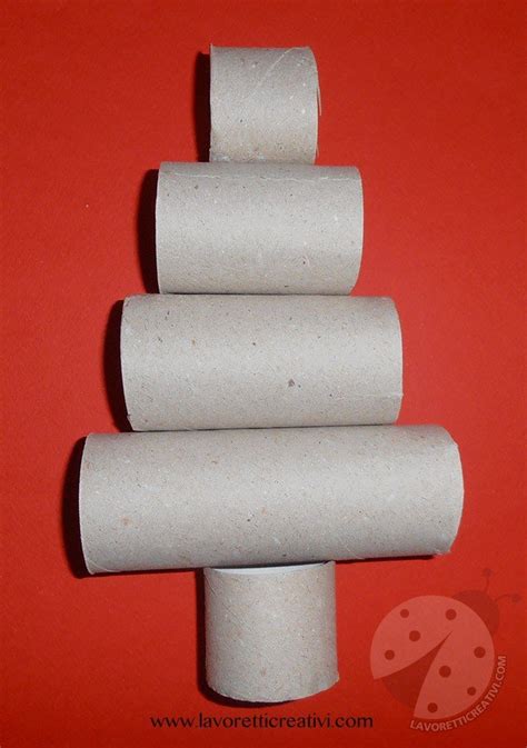 Pallina di Natale creata da rotolini di carta igienica