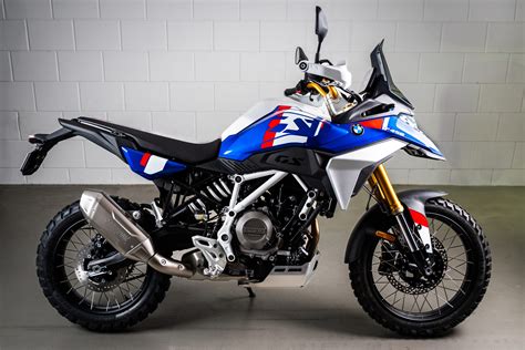 BMW F 450 GS in configurazione Trophy su sterrato