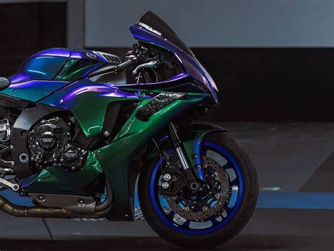 Dettaglio di adesivi con effetti speciali per moto