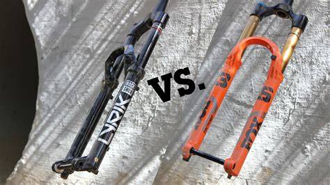 grafico confronto solido Lyrik vs Fox 36 enduro