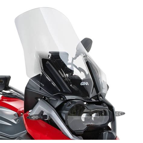 Primo piano di un cupolino Givi trasparente montato su una motocicletta Triumph