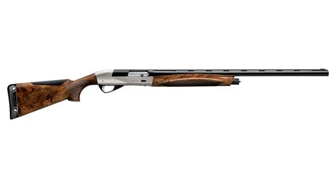 Fucile Benelli CrioComfort in una posa elegante