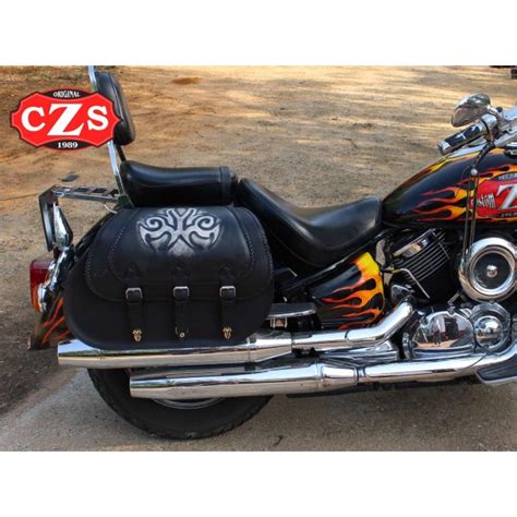 Yamaha XVS 650 Drag Star customizzata con borse laterali