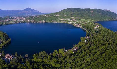 Panorama di Avigliana con lago
