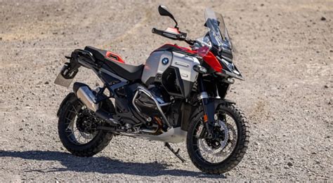 BMW R 1300 GS in un paesaggio montano