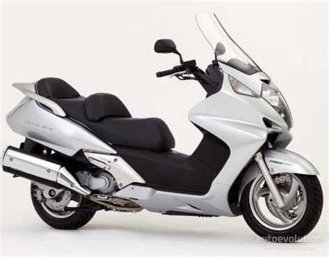 Honda Silver Wing 600 front view