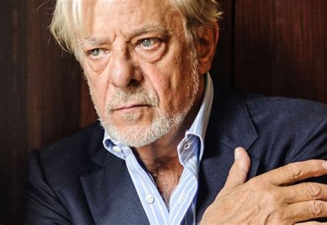 ritratto di Giannini sul palco