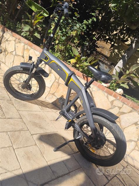 Dettaglio di una bicicletta elettrica Wayel da città