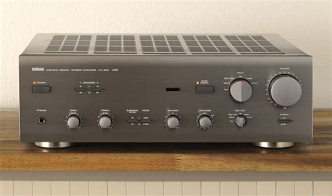 Pannello posteriore dell'amplificatore Yamaha AX-550 RS con connessioni