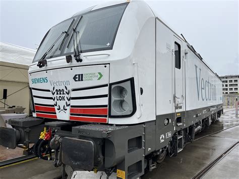 Locomotiva Siemens Vectron con livrea delle Ferrovie Statali Danesi (DSB)