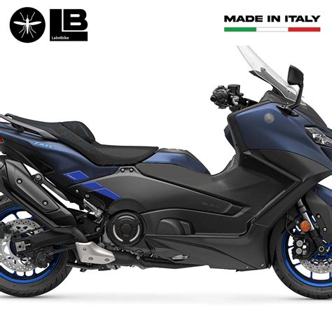Motocicletta Yamaha blu con adesivi da corsa