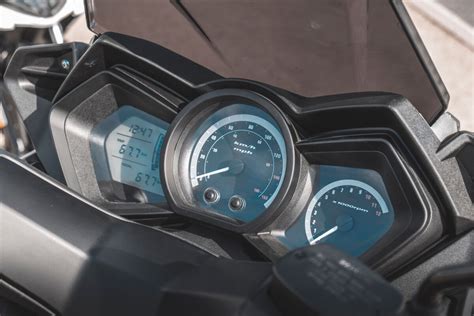 Dettaglio di un quadro strumenti di uno scooter