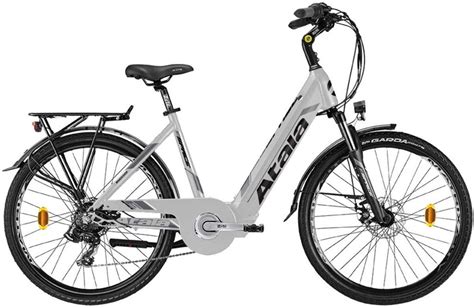 Bicicletta elettrica Atala in un contesto urbano