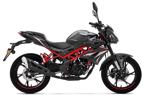 Benelli BN 125 in città