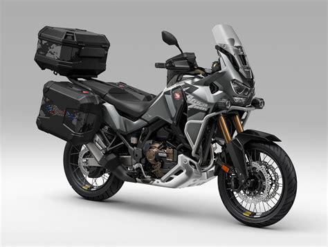 Honda Africa Twin Adventure Sports ES in movimento su strada panoramica