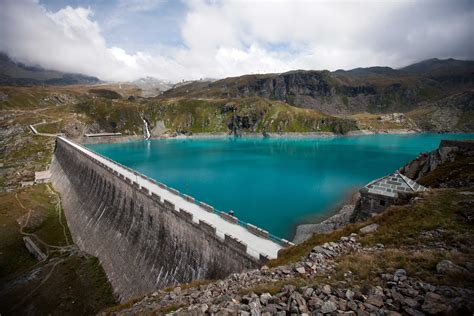 Panorama del lago Goillet e della diga CVA