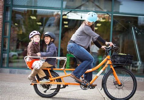 cargo bike che trasporta bambini
