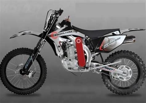 Concetto di moto enduro a trazione integrale