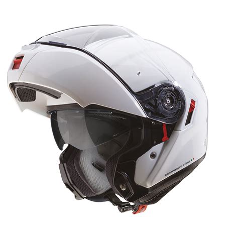 Motociclista con casco Caberg Levo X