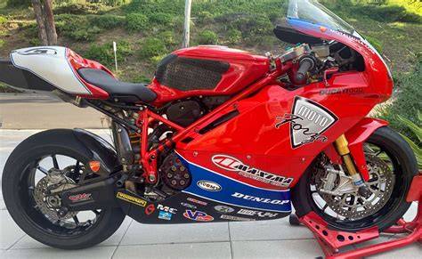 illustrazione portatarga Ducati 999