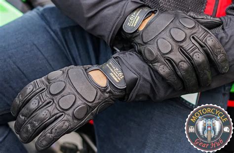 Scheda tecnica dettagliata dei guanti Dainese Blackjack