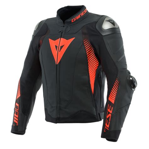 Dettaglio delle protezioni composite e degli inserti in alluminio sulla giacca Dainese Super Speed Tex