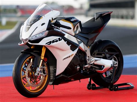 Aprilia RSV4 in pista