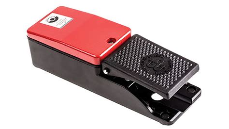 Immagine di un interruttore a pedale cromato