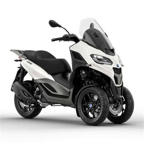 Piaggio MP3 vista frontale e cerchi