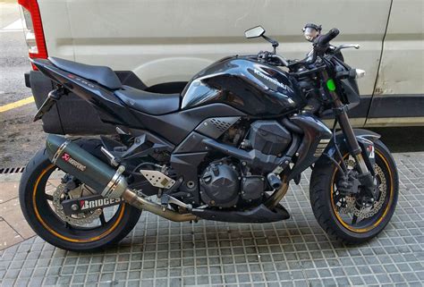 Kawasaki Z750 naked con protezioni carter