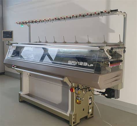 Immagine di una macchina Shima Seiki in produzione