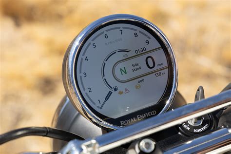 Dettaglio cruscotto TFT Royal Enfield Bear 650