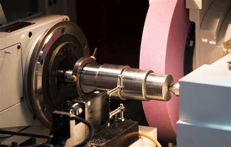 Albero motore durante la rettifica