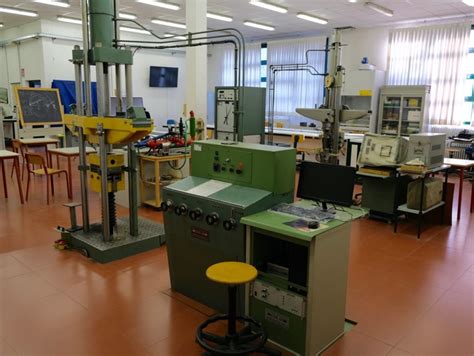 Laboratorio di meccanica per biciclette