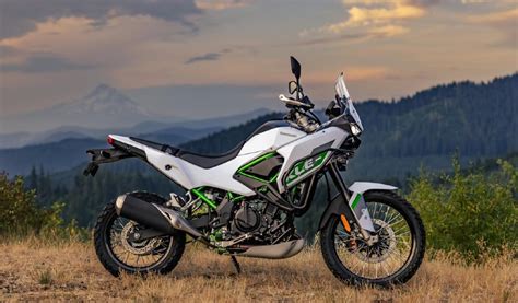 Kawasaki KLE500 in un paesaggio desertico