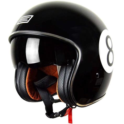 Dettaglio di un casco jet custom con occhiali