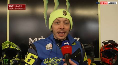 Valentino Rossi sorride mentre ricorda la sua gioventù