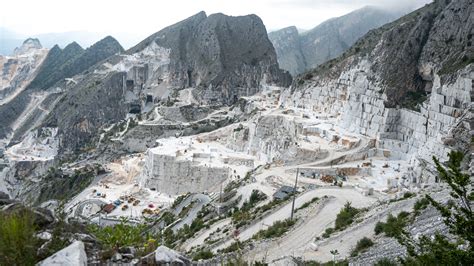 panorama sui calanchi e marmo di Carrara