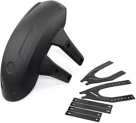 Primo piano di un parafango posteriore di una moto da trial in plastica nera