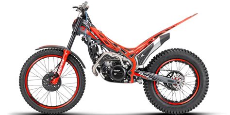 Vista laterale di una moto da trial Beta Evo 300 con il parafango posteriore in evidenza