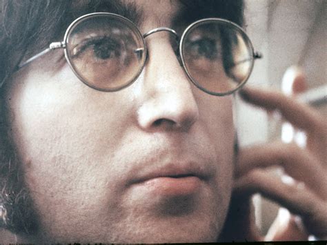 John Lennon da giovane con la chitarra