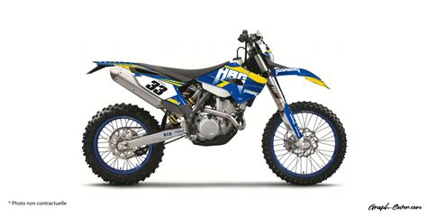 Moto da cross Husaberg con kit adesivi personalizzato