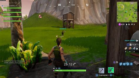 giocatori che scelgono armi diverse in un videogioco