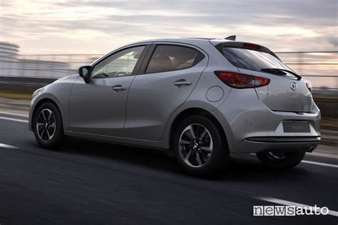 Grafico comparativo dei consumi di carburante della Mazda2 Hybrid rispetto alle concorrenti