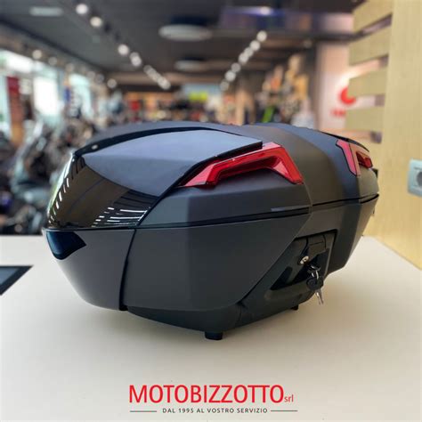 Bauletto Yamaha da 50 litri montato su uno scooter Yamaha TMAX